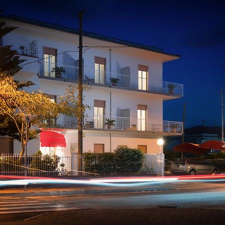 Minturnae Hotel Скаури Экстерьер фото